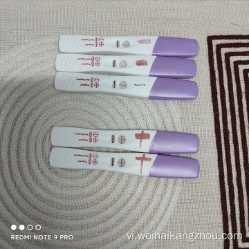 Phụ nữ kiểm tra thai kỳ HCG ở giữa dòng